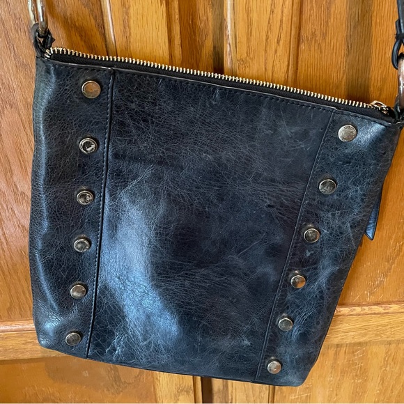 Tommy Bahama black crossbody - Picture 3 of 7